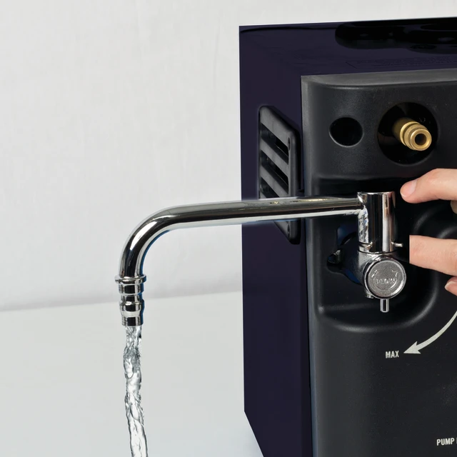 COMPANION Aquacube 12V Digital Gas Shower 3 COMPANION Aquacube 12V Digital Gas Shower - Image 3